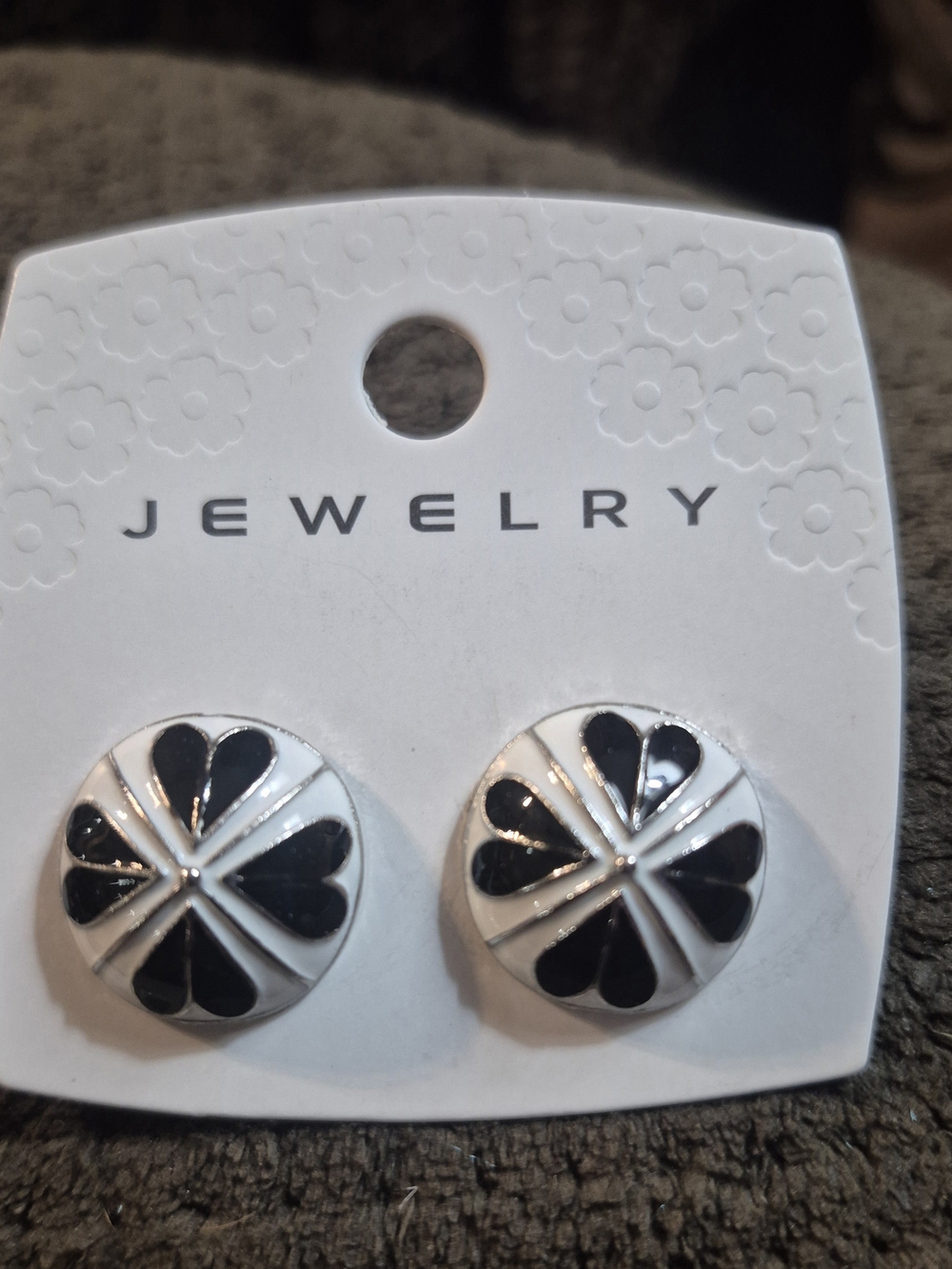 Fashion Jewelry Black and White Floral Round Stud Earrings